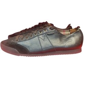 Burberry Black Sneakers with Classic Low-Top Design